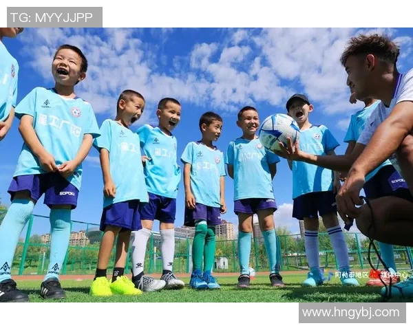 闪耀绿茵场的爱情象征戴戒指的足球明星们的浪漫故事