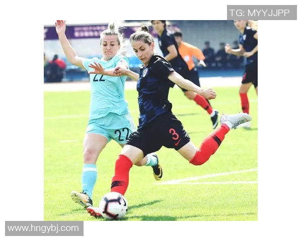 俄罗斯美女与足球明星的浪漫故事揭示了体育与爱情的完美结合