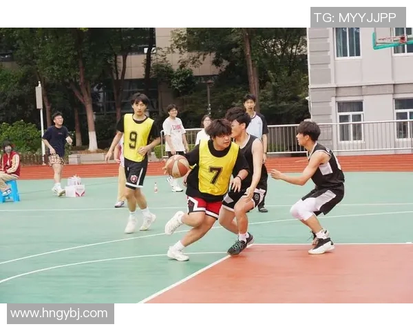 赛后分析:成都篮球队与南京篮球队的默契配合与战术执行探讨 赛后分析:成都篮球队与南京篮球队的默契配合与战术执行探讨